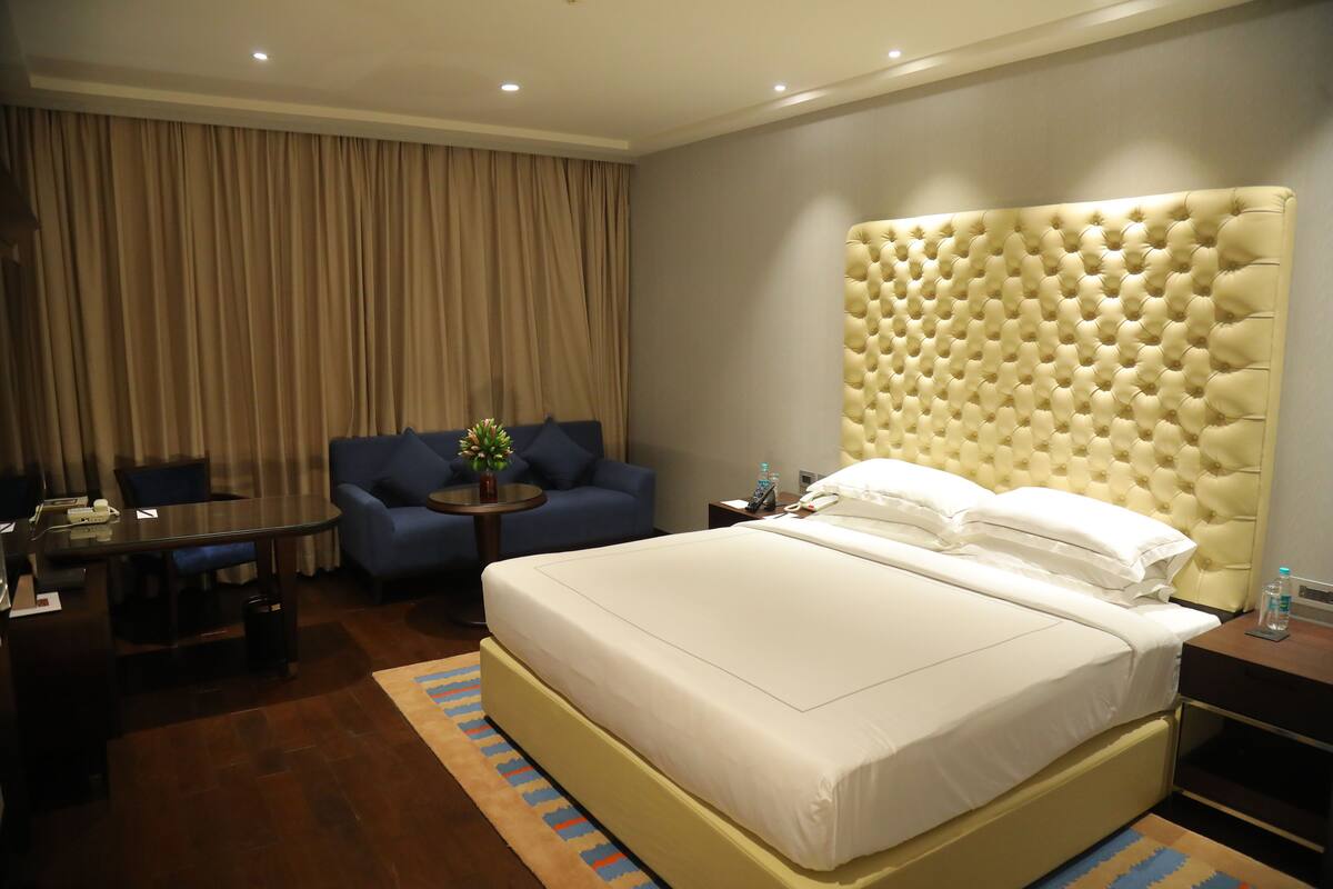 1 kamar tidur, seprai premium, busa memori, dan brankas