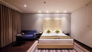 Executive Suite | 1 bedroom, premium bedding, memory foam beds, minibar