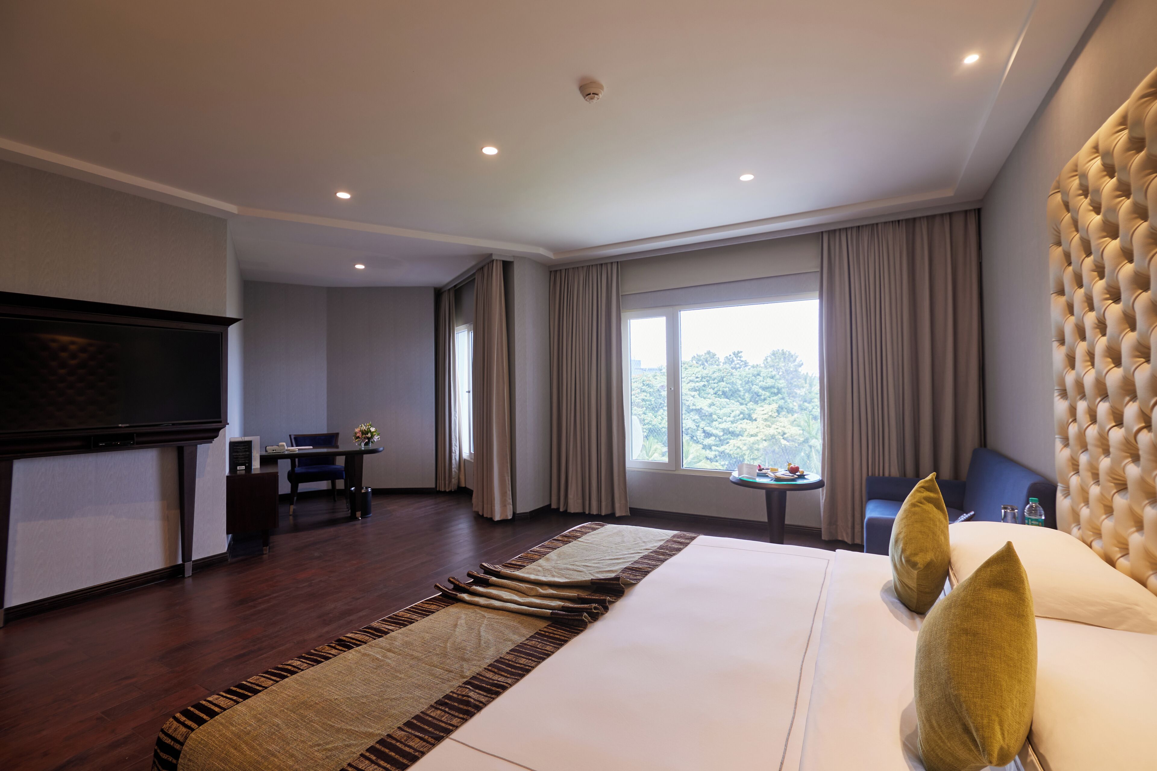 1 bedroom, premium bedding, memory-foam beds, in-room safe