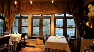Petit déjeuner buffet (29.00 EUR par personne)