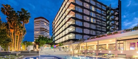 Indoor pool, seasonal outdoor pool