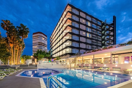 Indoor pool, seasonal outdoor pool