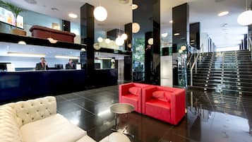 Coin salon dans le hall