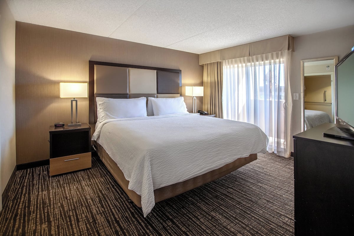 Premium bedding, pillowtop beds, in-room safe, desk