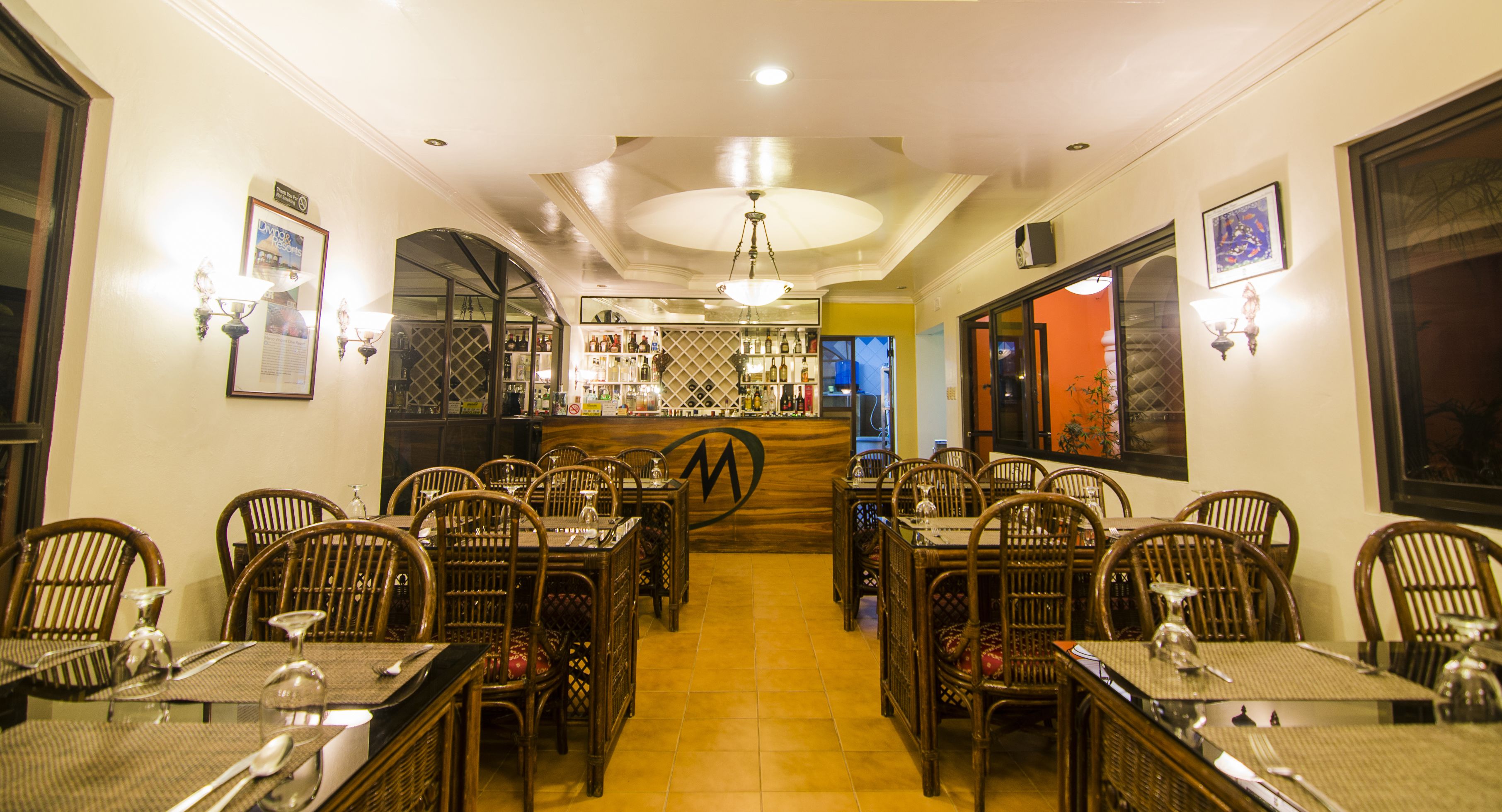 3 restaurants, breakfast served