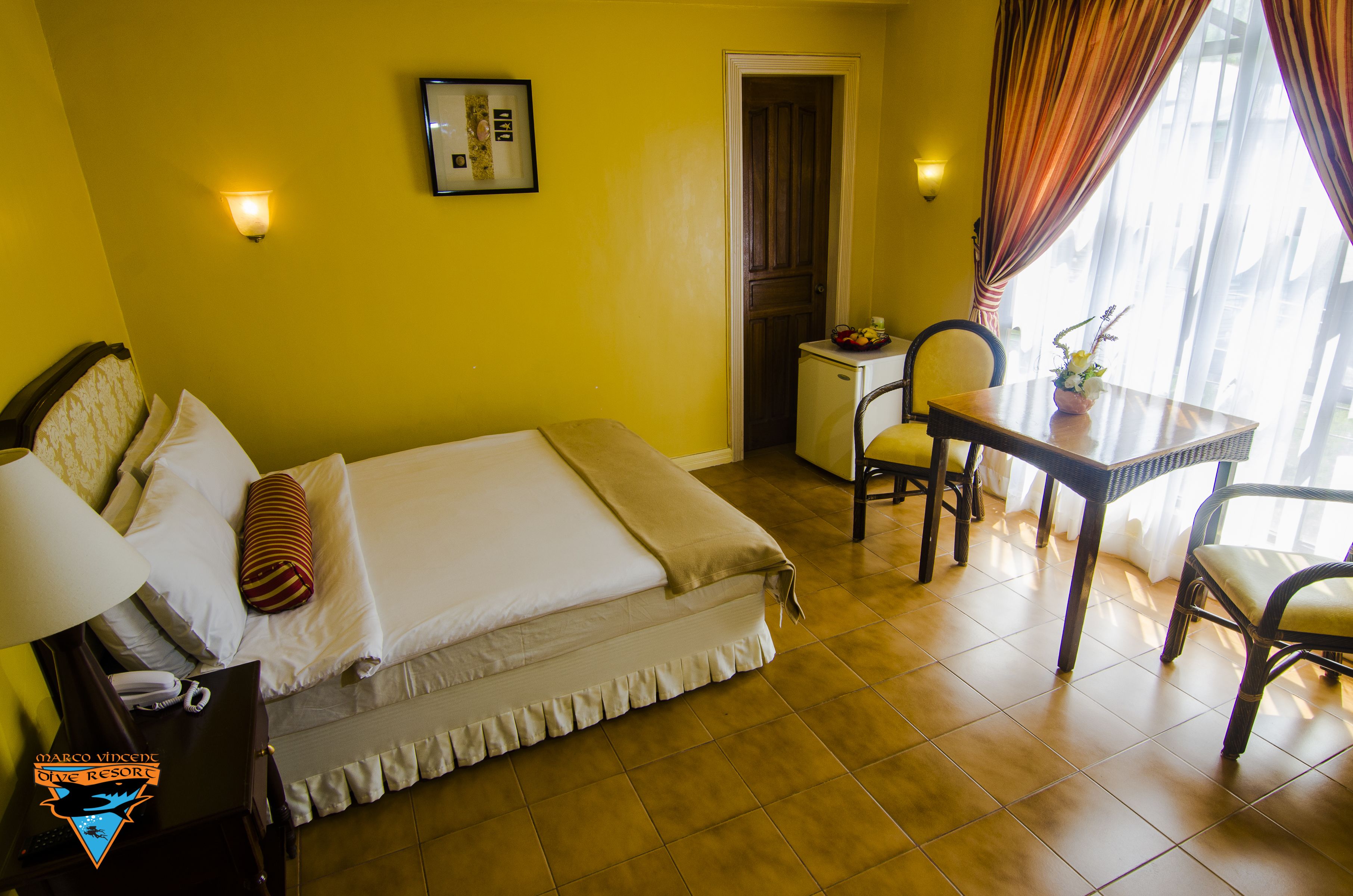 1 bedroom, in-room safe, desk, rollaway beds