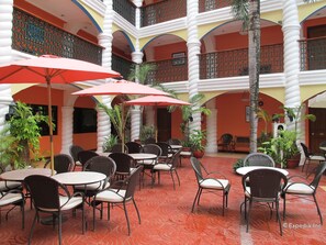 3 restaurantes; se sirven desayunos