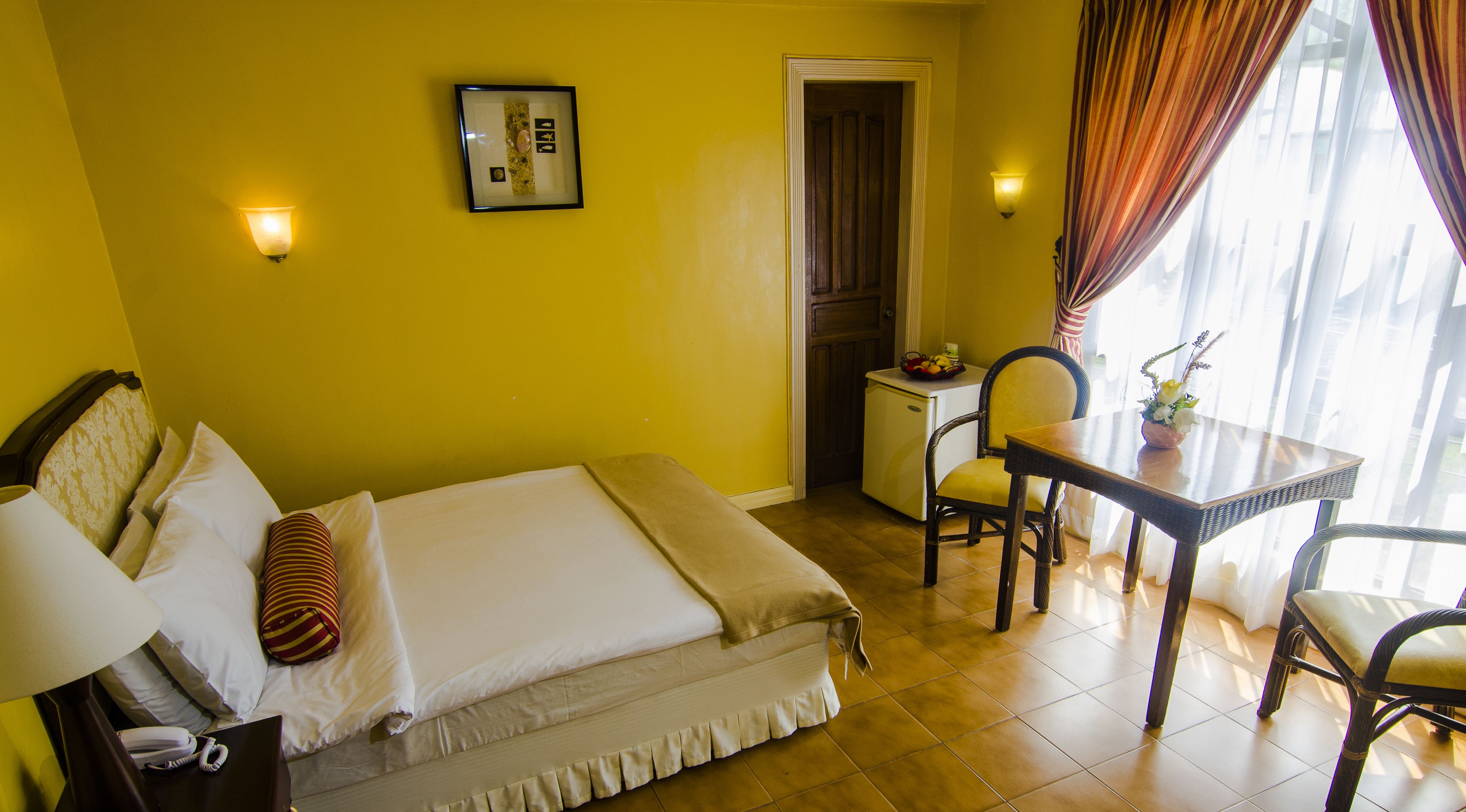 1 bedroom, in-room safe, desk, rollaway beds