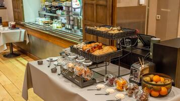 Petit déjeuner buffet servi tous les jours en supplément