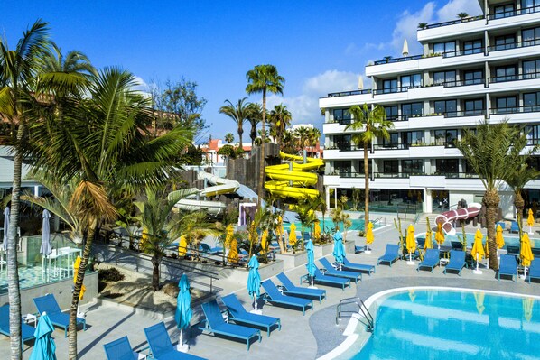 2 outdoor pools, pool umbrellas, pool loungers