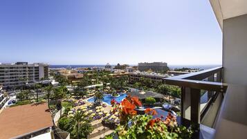 Camera doppia, vista piscina (2 adults and 1 child) | Vista balcone