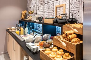 Daily buffet breakfast for a fee