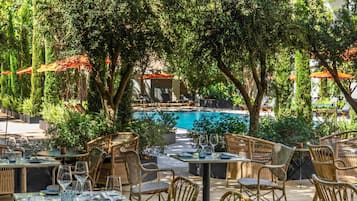 Lunch and dinner served, Mediterranean cuisine