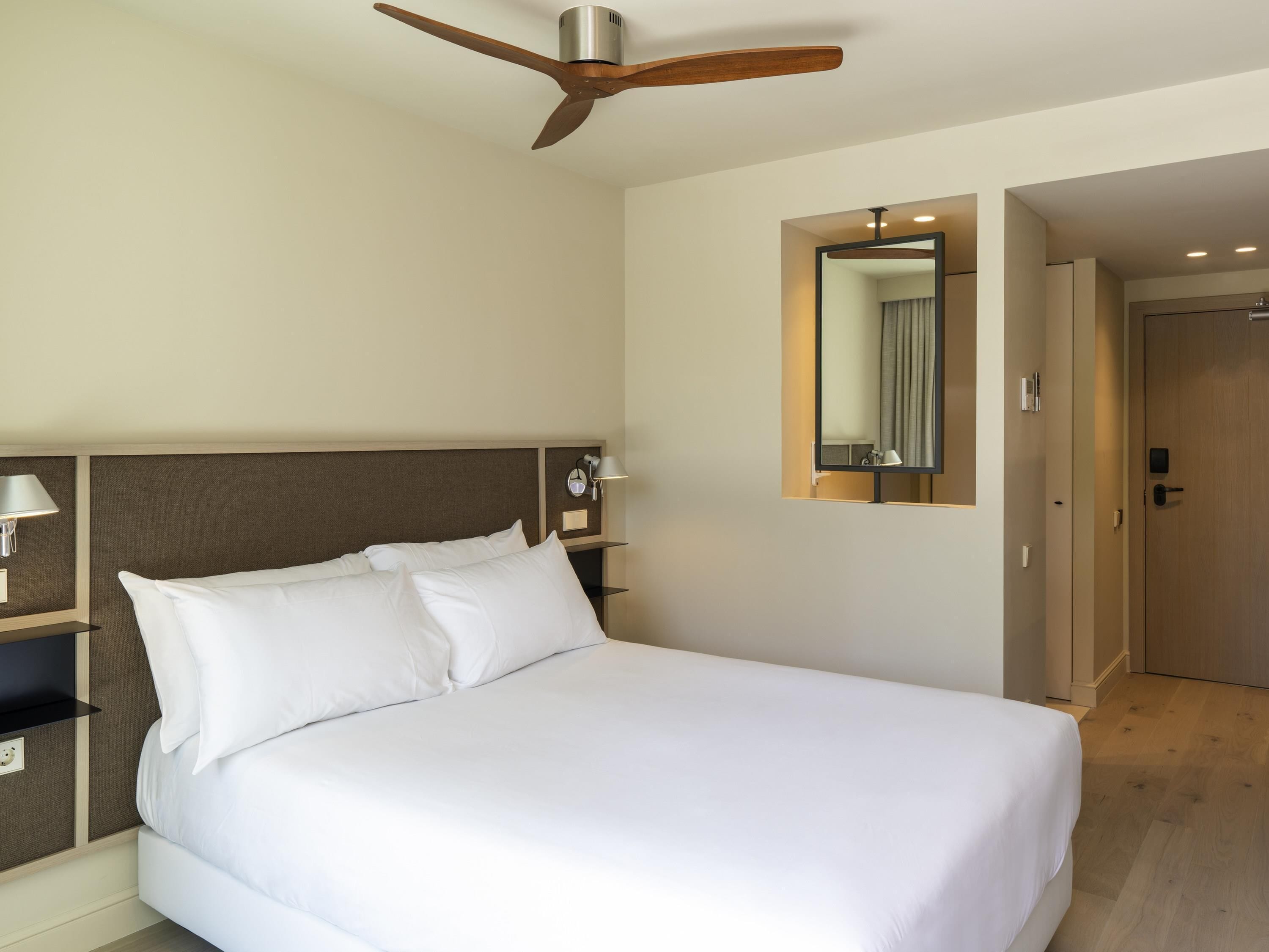 스탠다드룸, 테라스 | 저자극성 침구, 오리/거위털 이불, 메모리폼 침대, 미니바