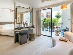 Deluxe-Zimmer, 1 King-Bett, Terrasse | Allergikerbettwaren, Daunenbettdecken, Betten mit Memory-Foam-Matratzen