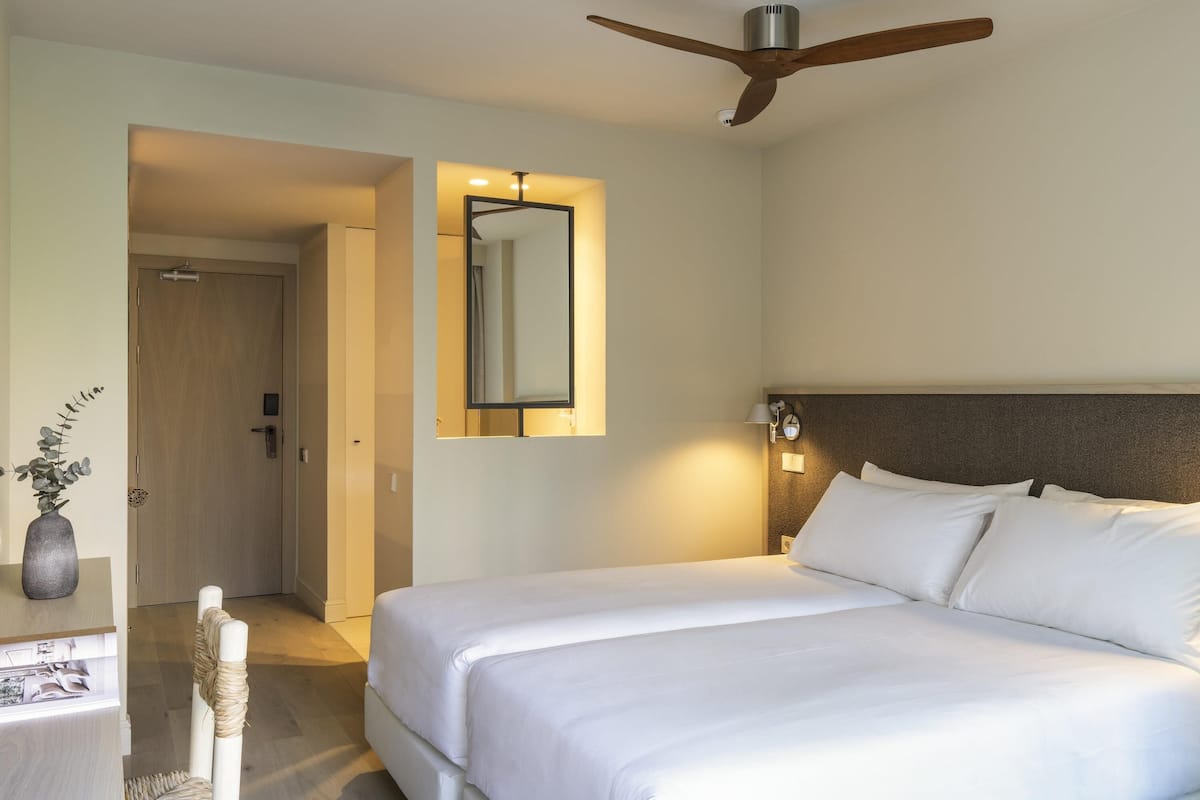 Hypo-allergenic bedding, down duvets, memory-foam beds, minibar