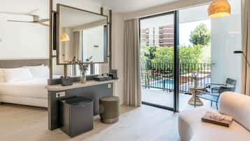 Deluxe Room, 1 King Bed, Terrace | Hypo-allergenic bedding, down comforters, memory foam beds, minibar