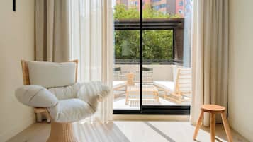 Standard Room, 1 Queen Bed, Terrace (XL) | Hypo-allergenic bedding, down comforters, memory foam beds, minibar