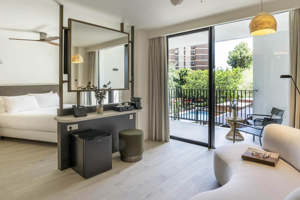 Deluxe Room, 1 King Bed, Terrace