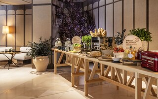 Daily English breakfast (EUR 15 per person)