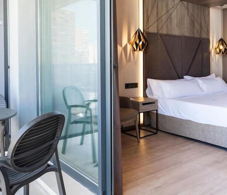 In-room safe, desk, blackout curtains, cots/infant beds. Hotel Bristol Benidorm