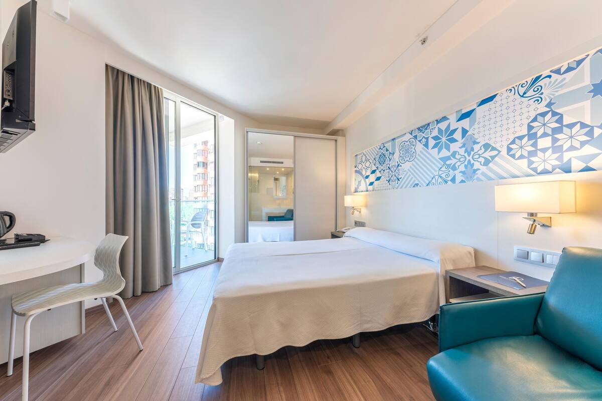 1 bedroom, minibar, blackout drapes, soundproofing