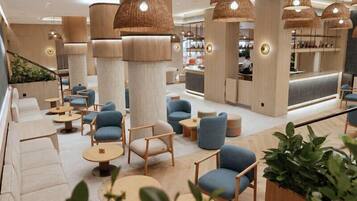 2 Bars/Lounges, Poolbar