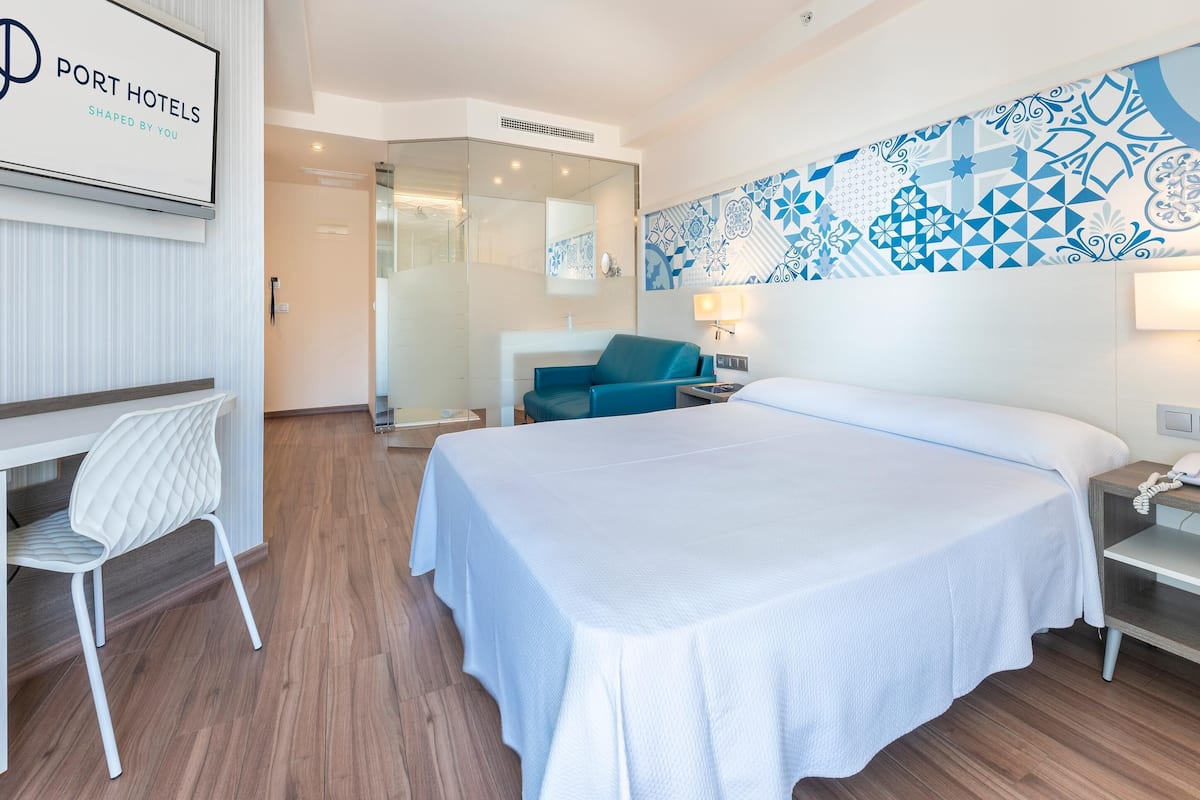 1 bedroom, minibar, blackout curtains, soundproofing