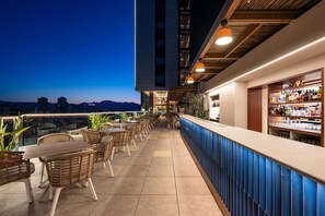 2 bars/lounges, poolside bar - Port Benidorm Hotel & Spa – 4**** Superior (Benidorm)