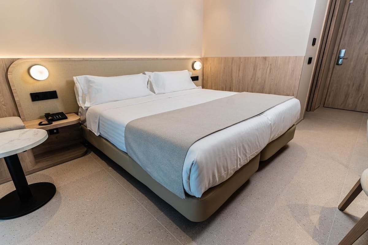 Minibar, cortinas opacas, sistema de insonorización y wifi gratis