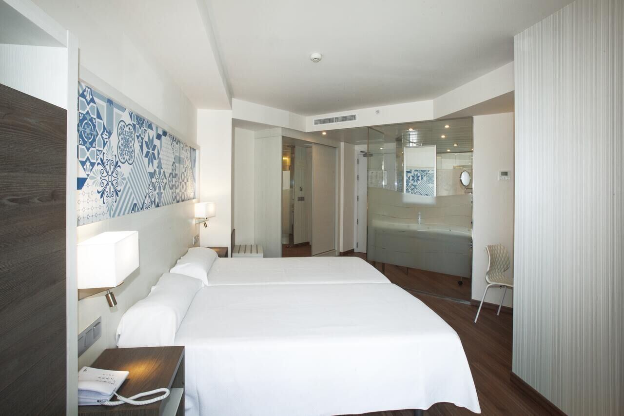 Couette en duvet, minibar, rideaux d’obscurcissement