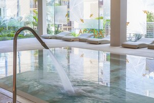 Sauna seca, banheira de hidromassagem, sauna a vapor