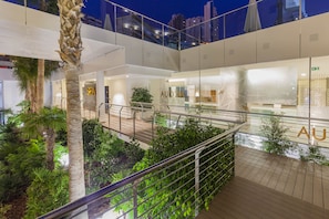 Sauna, hot tub, steam room