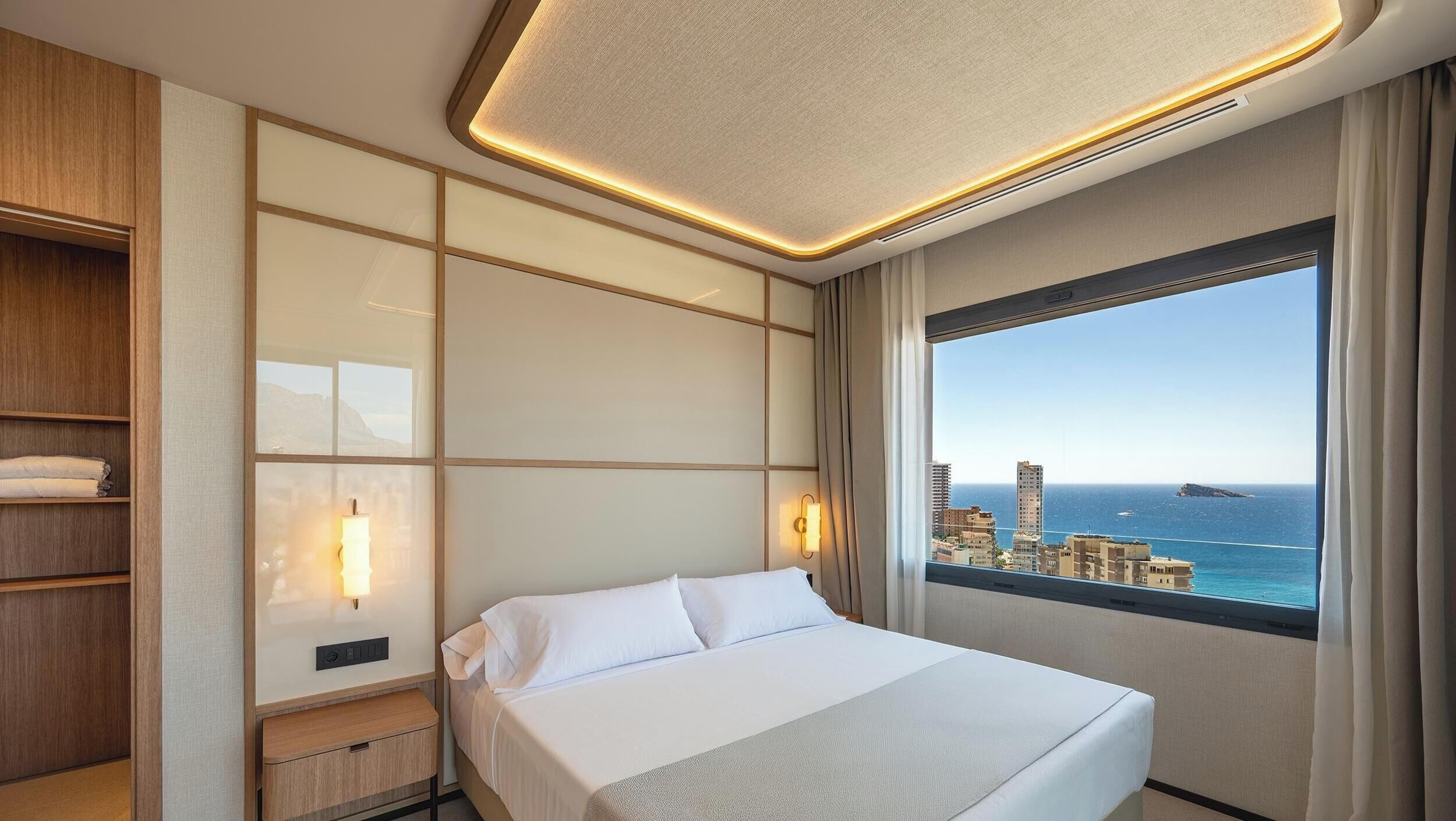Cobrellits, minibar, cortines opaques i habitacions insonoritzades 