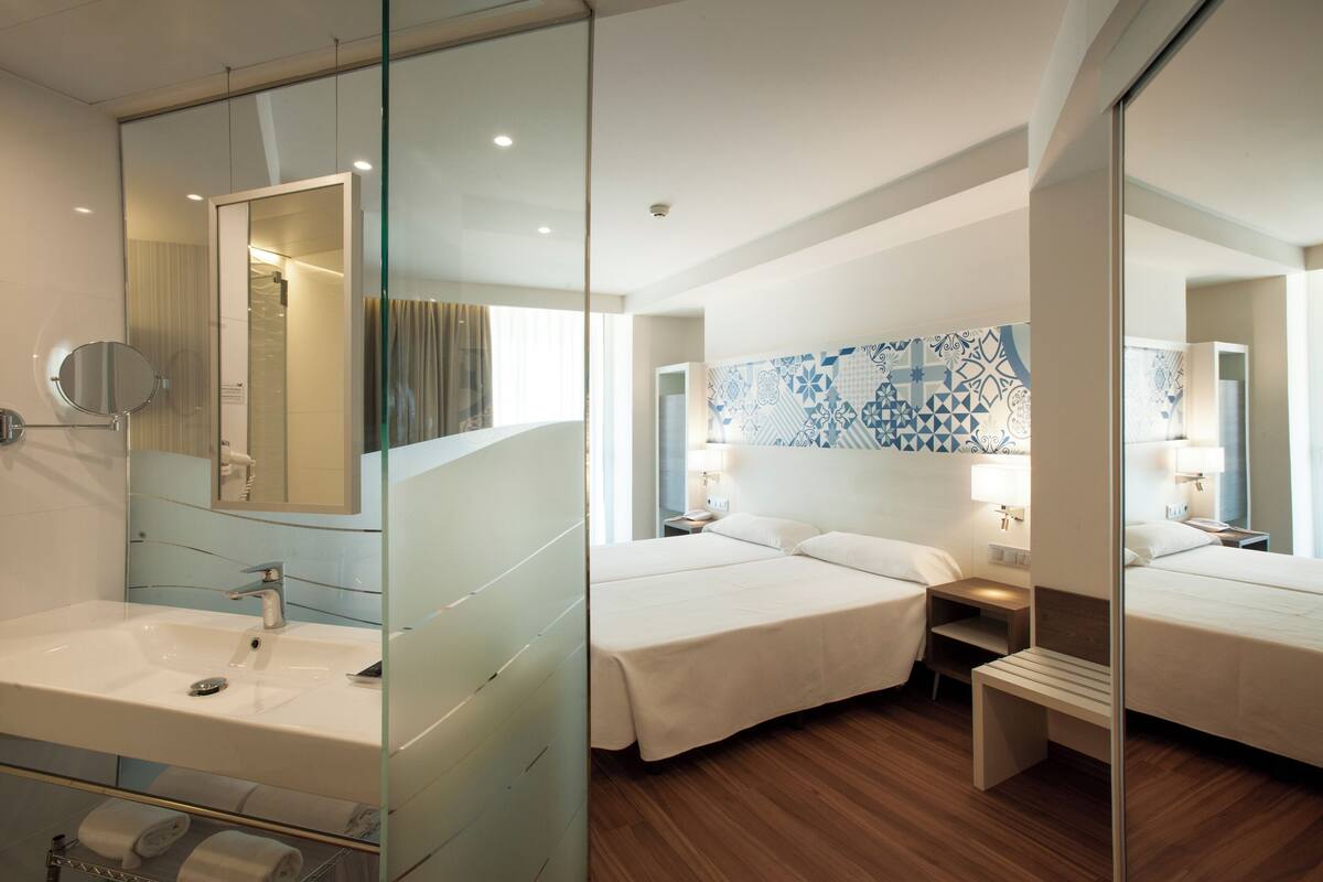 Couette en duvet, minibar, rideaux d’obscurcissement