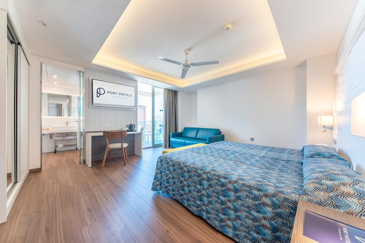 1 bedroom, minibar, blackout drapes, soundproofing