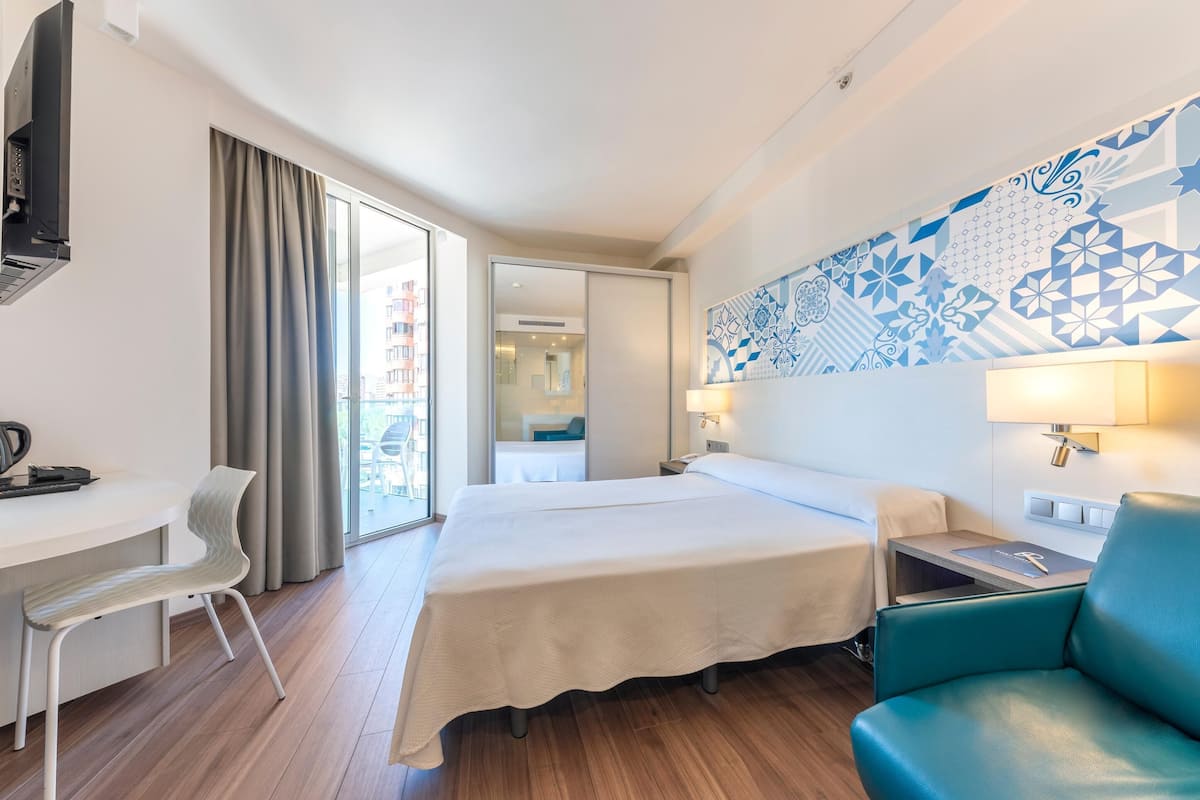 1 bedroom, minibar, blackout drapes, soundproofing