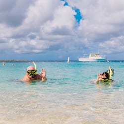 Private beach, white sand, sun loungers, beach towels