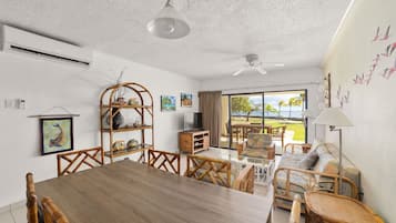 Apartment, 3 Bedrooms, Ocean View | Living room | Flat-screen TV, books