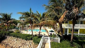 Utendørsbasseng og bassengparasoller