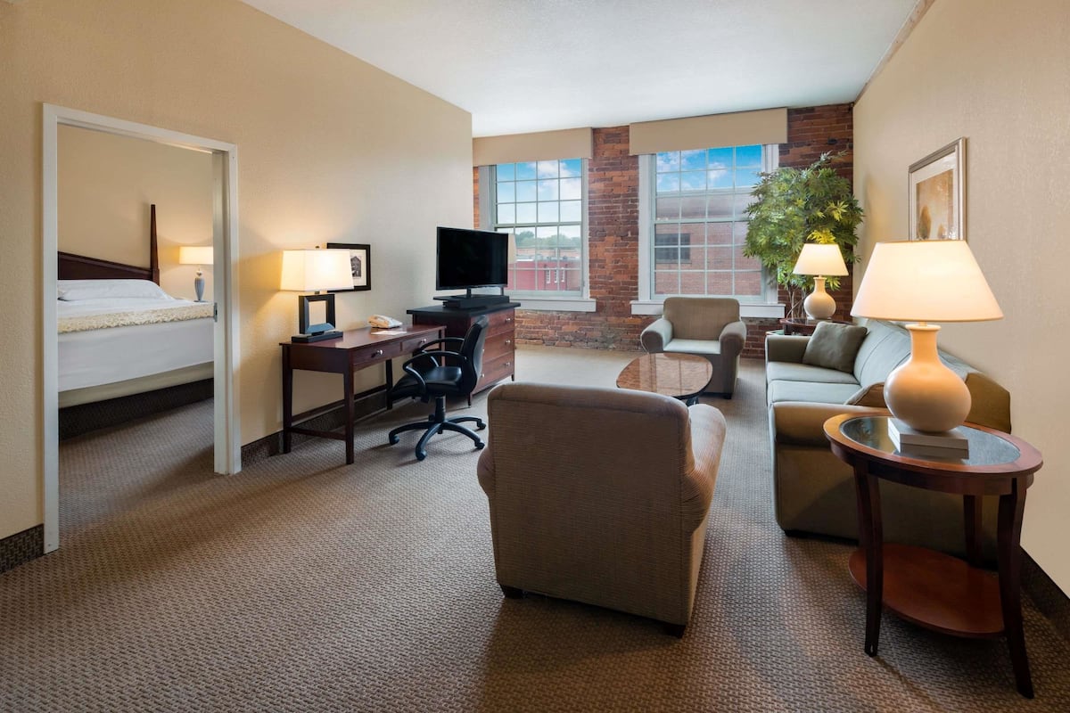 In-room safe, desk, iron/ironing board, free WiFi