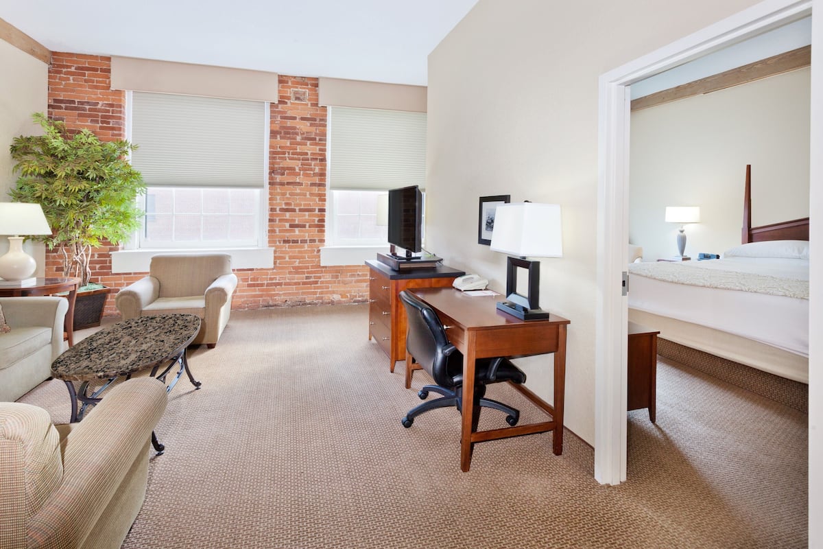 In-room safe, desk, iron/ironing board, free WiFi