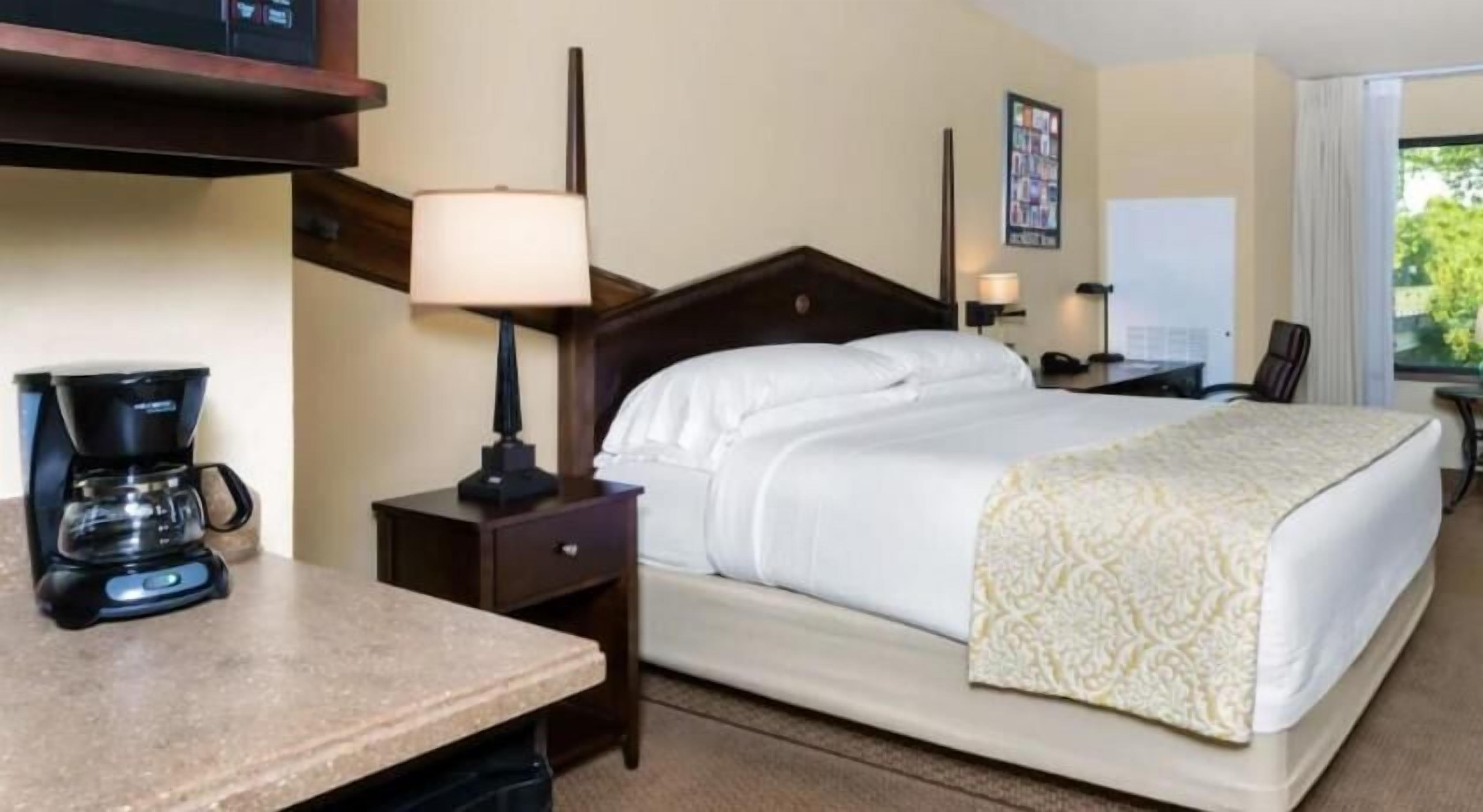 Coffre-fort, bureau, fer et planche à repasser, accès au Wi-Fi (inclus)