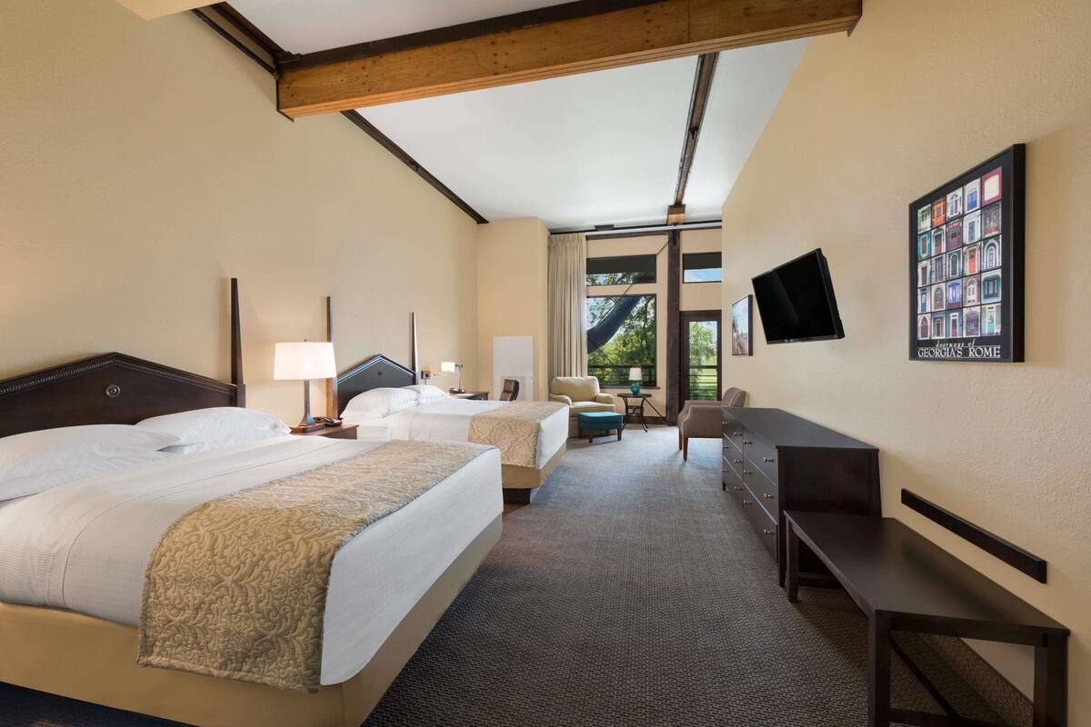 In-room safe, desk, iron/ironing board, free WiFi