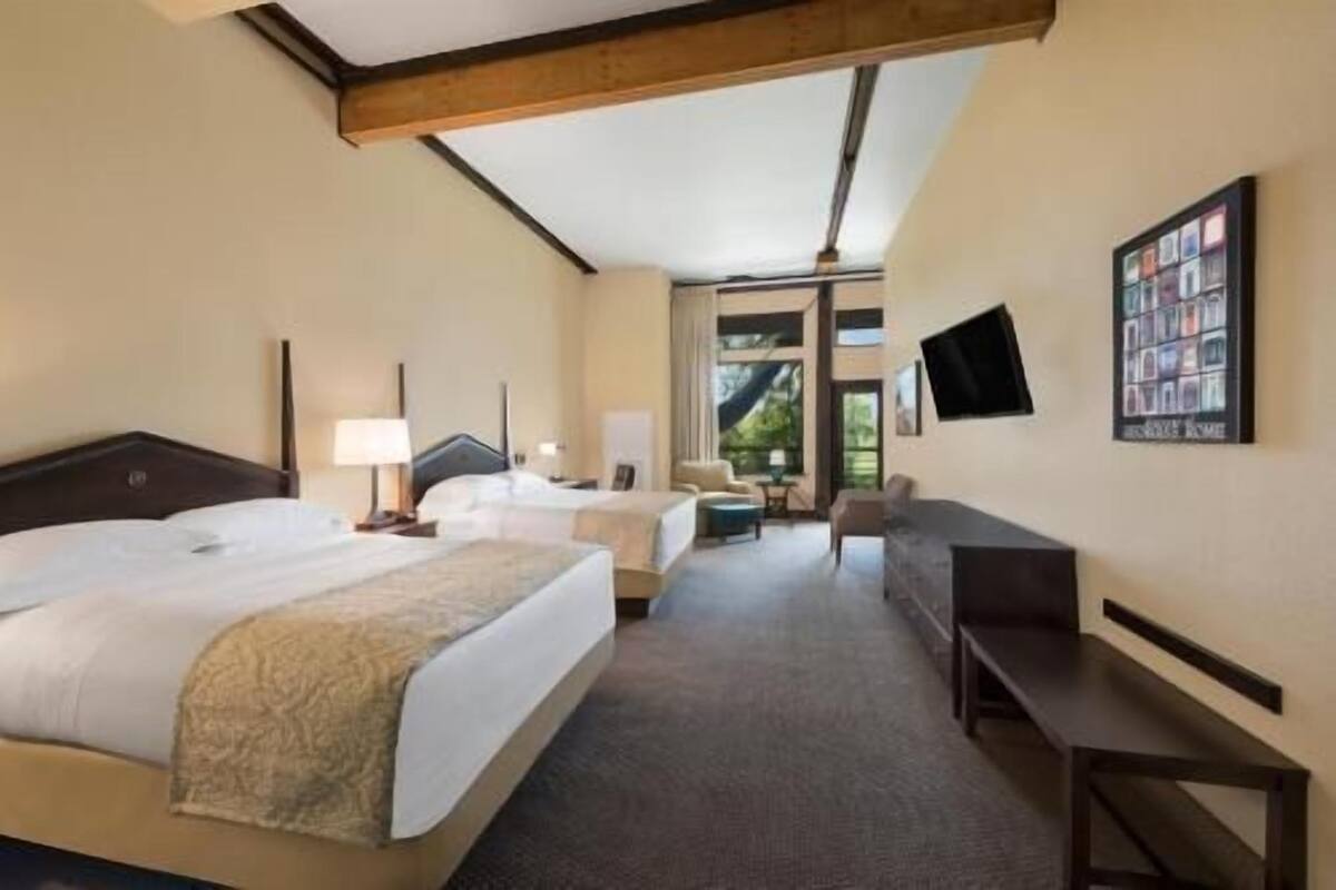 In-room safe, desk, iron/ironing board, free WiFi