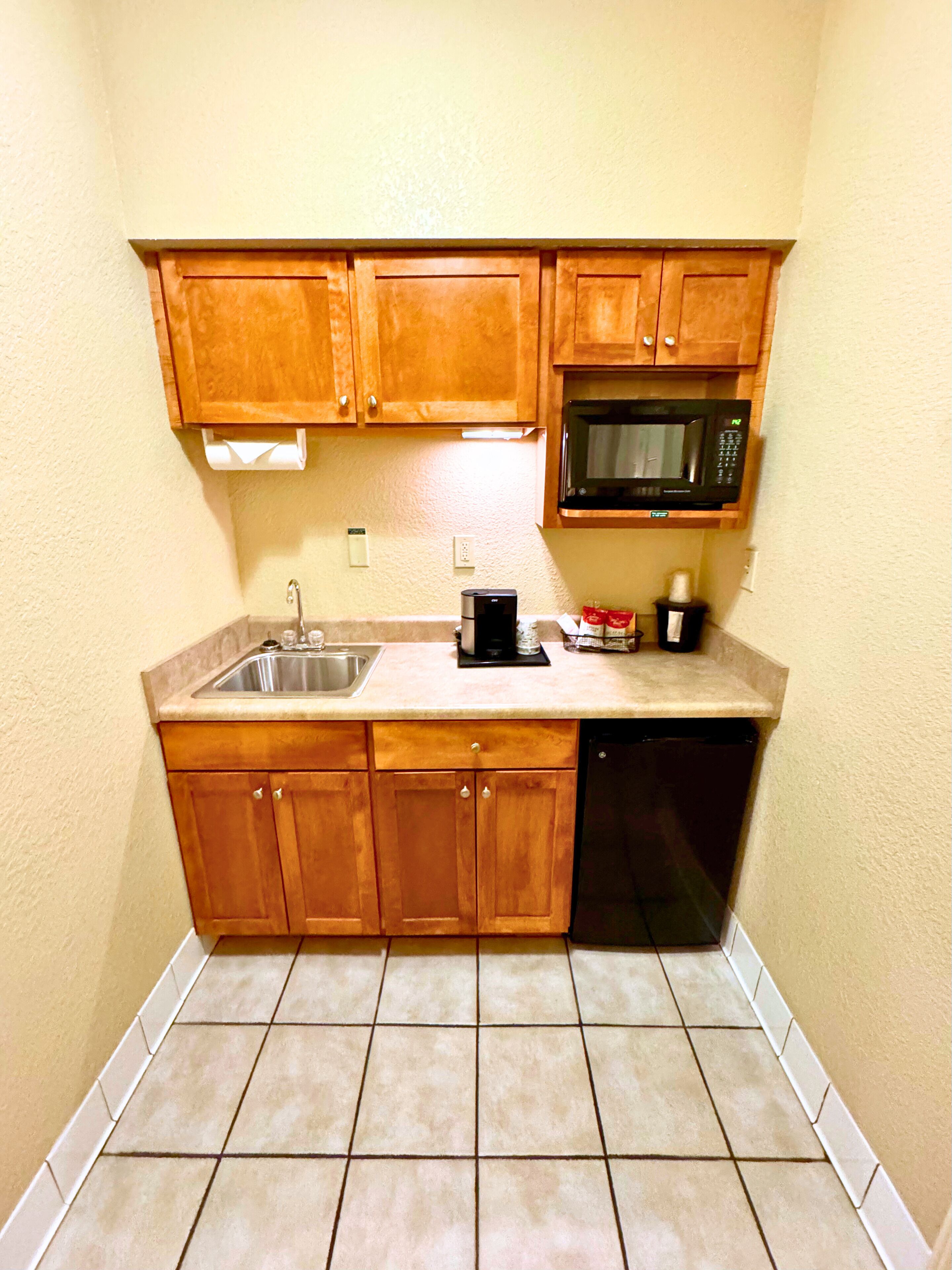 fridge, microwave, coffee/tea maker, cookware/dishes/utensils