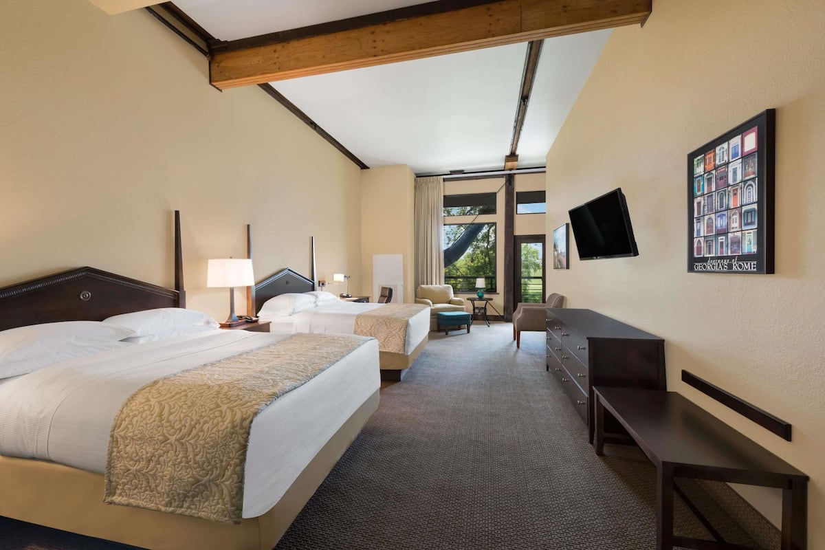 In-room safe, desk, iron/ironing board, free WiFi