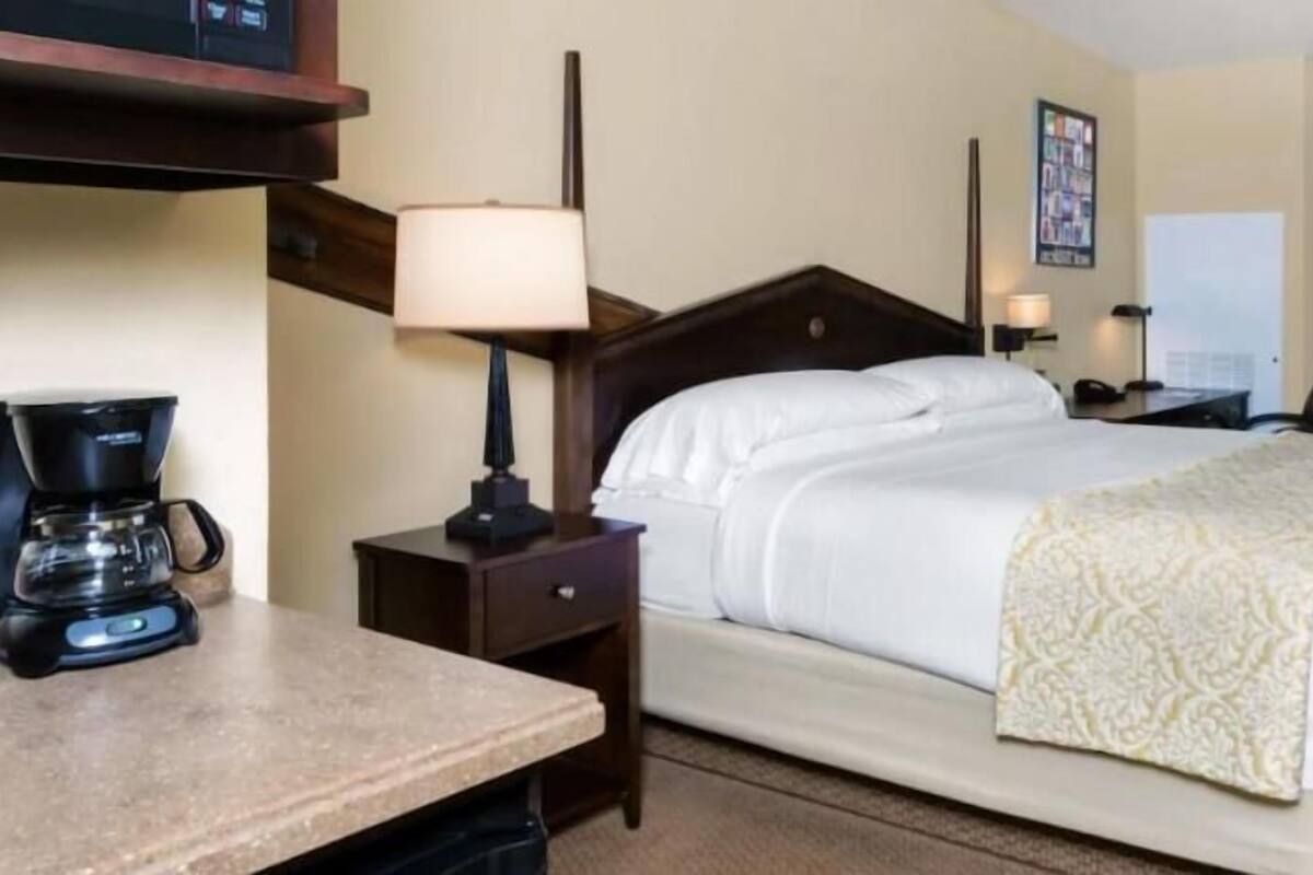 In-room safe, desk, iron/ironing board, free WiFi