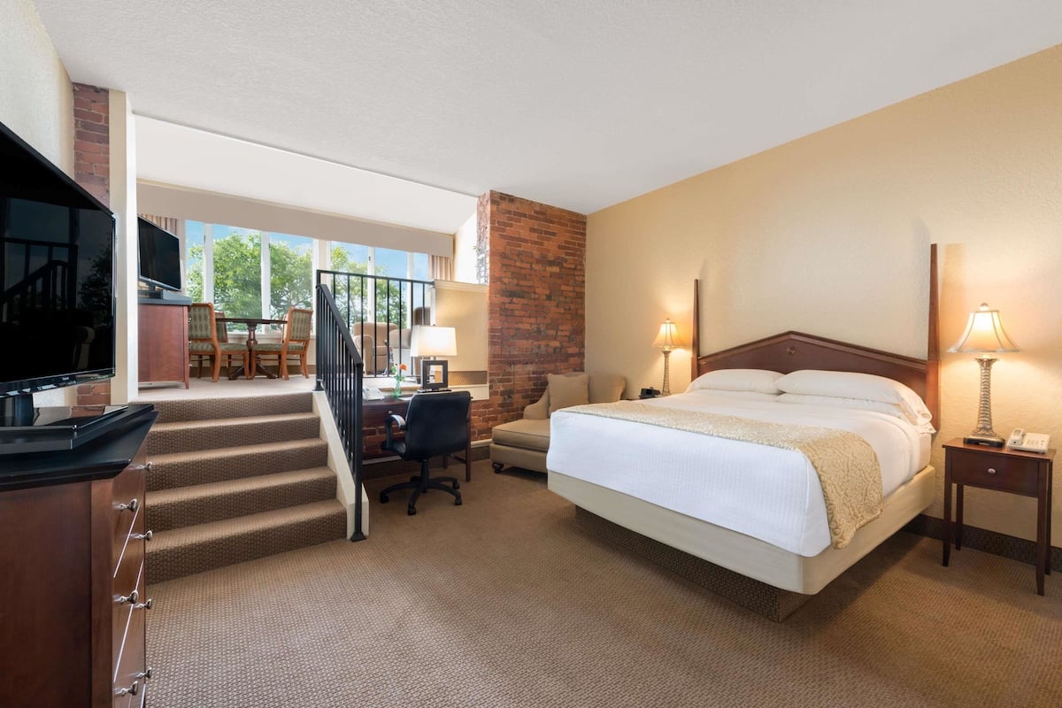 1 King Bed with Sofa bed, Non Smoking, Refrigerator & Microwave, Split Level Loft | In-room safe, desk, iron/ironing board, free WiFi