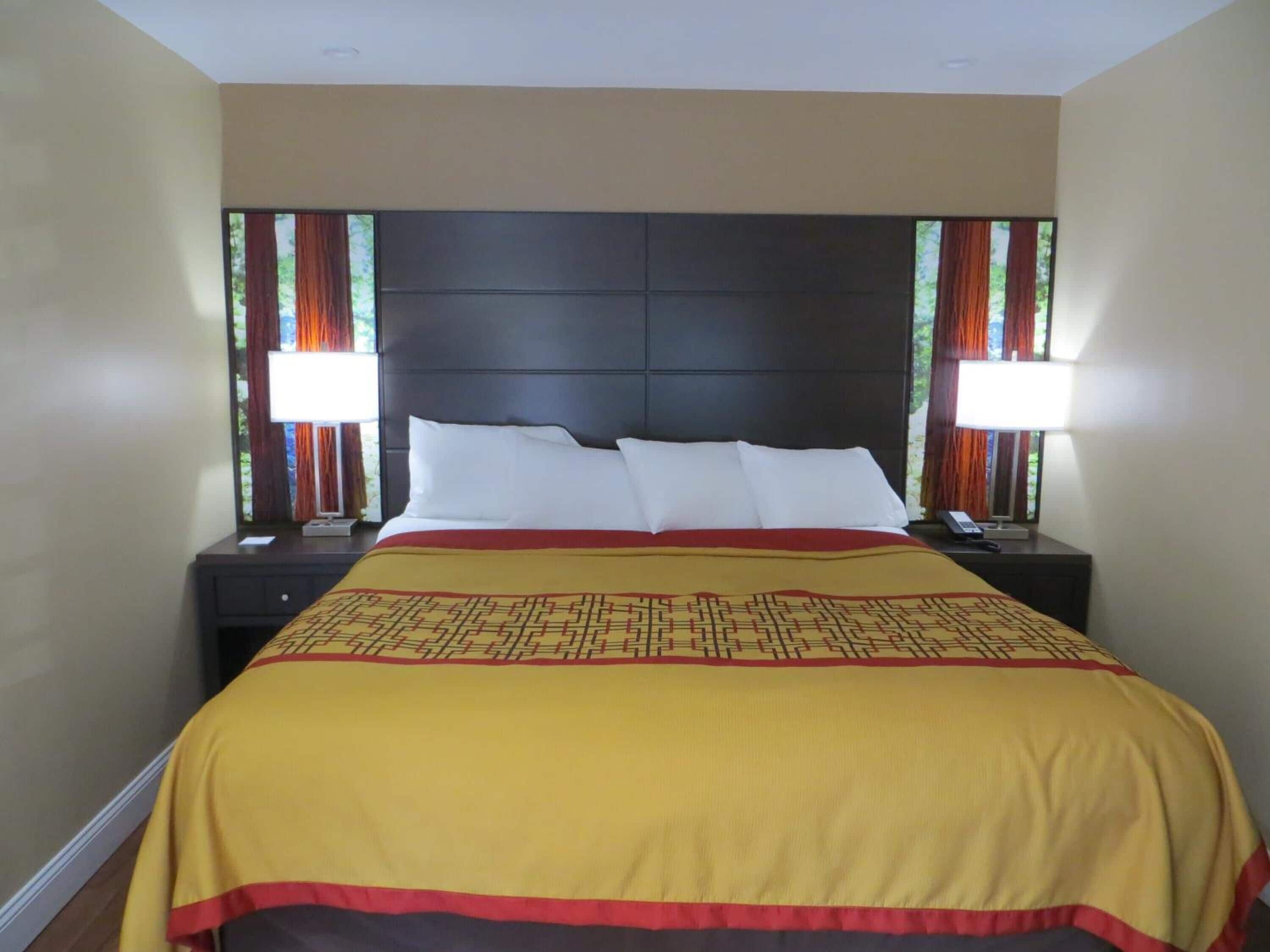 Allergitestade sängkläder, strykjärn/strykbräda och extrasängar